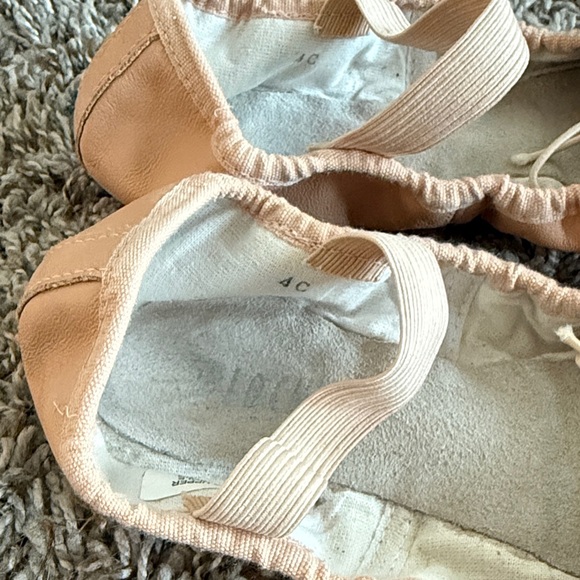 Bloch Peach Ballet Shoes - Picture 3 of 5